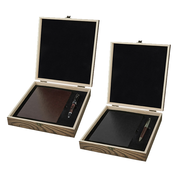 ערכת מתנה מהודרת הכוללת עט X-PEN מחברת עסקים במארז עץ מבית המותג גבעוני. 
ערכה כוללת:
מארז מתנה מעץ.
מחברת כריכת PU דמוי עור יוקרתי.
עט X-pen (עט להמחשה בלבד).
מידות:
תא למחברת: 21x14.5x2 ס