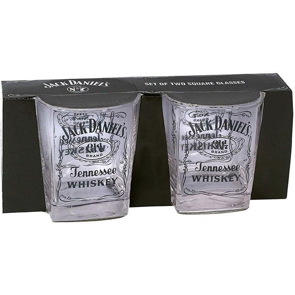 2 כוסות ויסקי גק דניאלס. 