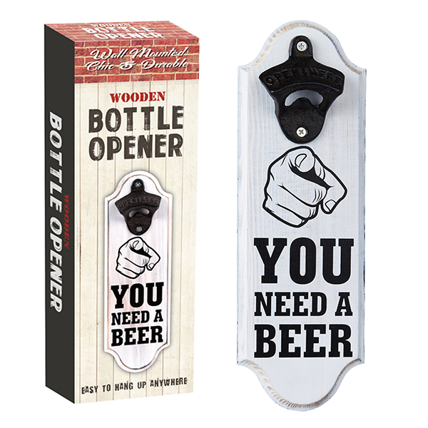 "YOU NEED A BEER" - פותחן בקבוקי בירה על לוח לבן תלוי על קיר.