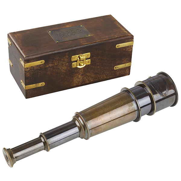 טלסקופ ימאים נחושת במארז עץ עתיק. 
נפתח 4 שלבים לגודל 40 ס