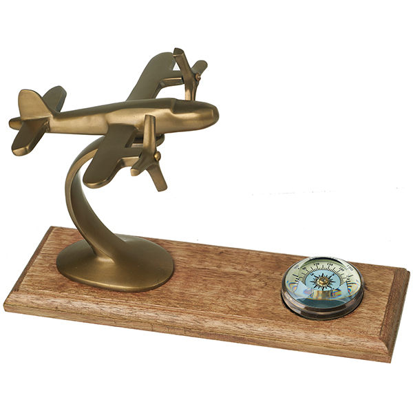 מעמד שולחני מעץ עם מטוס עם פרופלורים עשוי נחושת 28x9 ס"מ. 