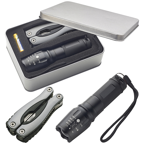 סט השרדות הכולל פנס 500 לומנס ומיקוד משתנה OPTO-LED + רב כלי MULI TOOl. 
אולר רב שימושי מתקפל כולל נרתיק לחגורה. 
כלי הישרדות בעל מגוון גדול של פונקציות:
סכין, מסור, שופין, פותחן, פלייר, קאטר, מברגים ועוד.. פנס מקצועי OPTO-LED בעוצמה 500 לומנס עם תאורת פוקוס משתנה. 