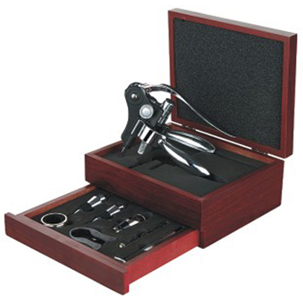 מארז מתנה ל 8 אביזרי יין הכולל: 
פותחן יין פושאפ, 2 פקקים, פיית מזיגה, טבעת למניעת טפטופים, חולץ שעם (נוסף), סכין קילוף לפקק, מד טמפרטורה. 
מידות פותחן: 15.5 ס