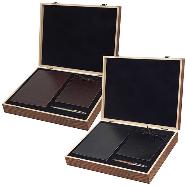 ערכת מתנה מהודרת הכוללת מחברת, בלוק ועט X-PEN במארז עץ מבית המותג גבעוני. 
ערכה כוללת:
מארז מתנה מעץ. 
מחברת כריכת PU דמוי עור יוקרתי.
בלוק ממו עסקים A6 כריכה קשה.
עט X-pen  (עט להמחשה בלבד).
מידות:
תא למחברת: 20.5x14.5x3 ס