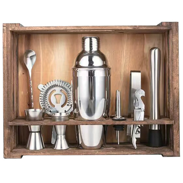 ערכת ברמן מעוצבת ואיכותית 11 חלקים במעמד עץ. 
מארז הכולל:
שייקר נירוסטה הכולל מסננת מובנית וסוגר הרמטי - 750 מ