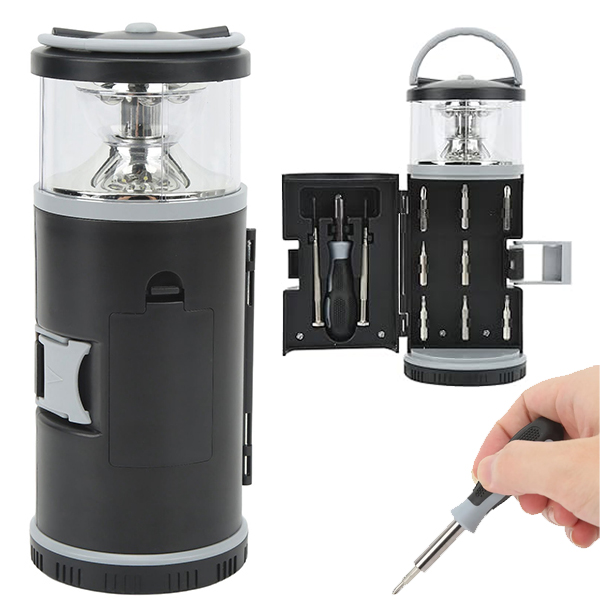 תאורת שטח משולבת עם ערכת כלים 11 חלקים. 
תאורה עוצמתית: הפנס הבהיר מאיר כל פינה בבית, בחצר או בטיול.
ערכת כלים שימושית: הכלים המובנים מאפשרים להתמודד עם כל תיקון קטן בלי לחפש סט כלים נוסף. 
מתאים לכל מקום: אידיאלי לבית, לטיולים בשטח או לעבודה על שולחן העבודה.
עיצוב קומפקטי ונוח: קל לשימוש, קל לנשיאה משלב בין פונקציונליות לעיצוב.  
מופעל ע”י 3 סוללות AAA - לא כלול. 