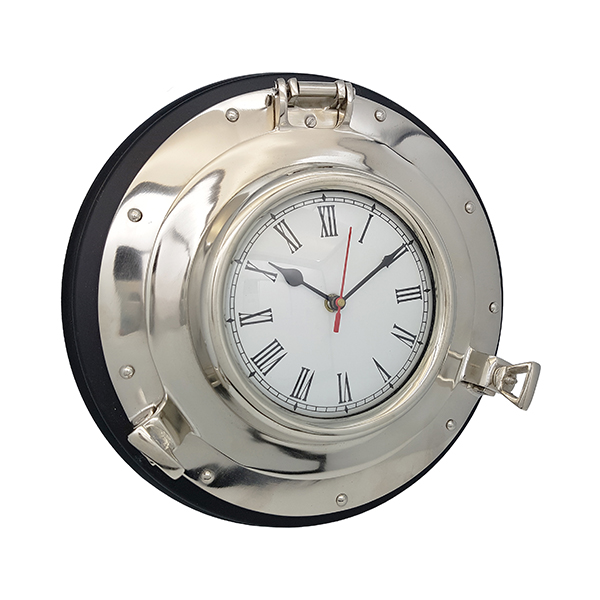 שעון נחושת בצורת הגה ספינה קטן. 
קוטר 12 ס