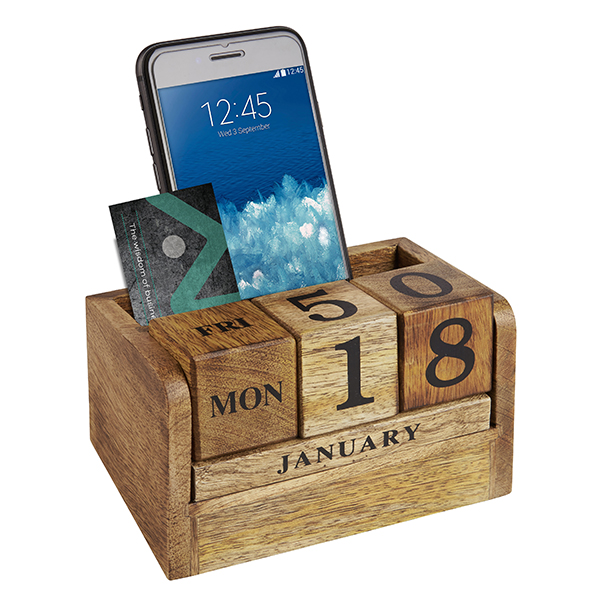 מעמד עץ טבעי קלנדר קוביות מעץ עם מעמד כרטיסי ביקור וניידים. 
מידות: רוחב 13.5 ס