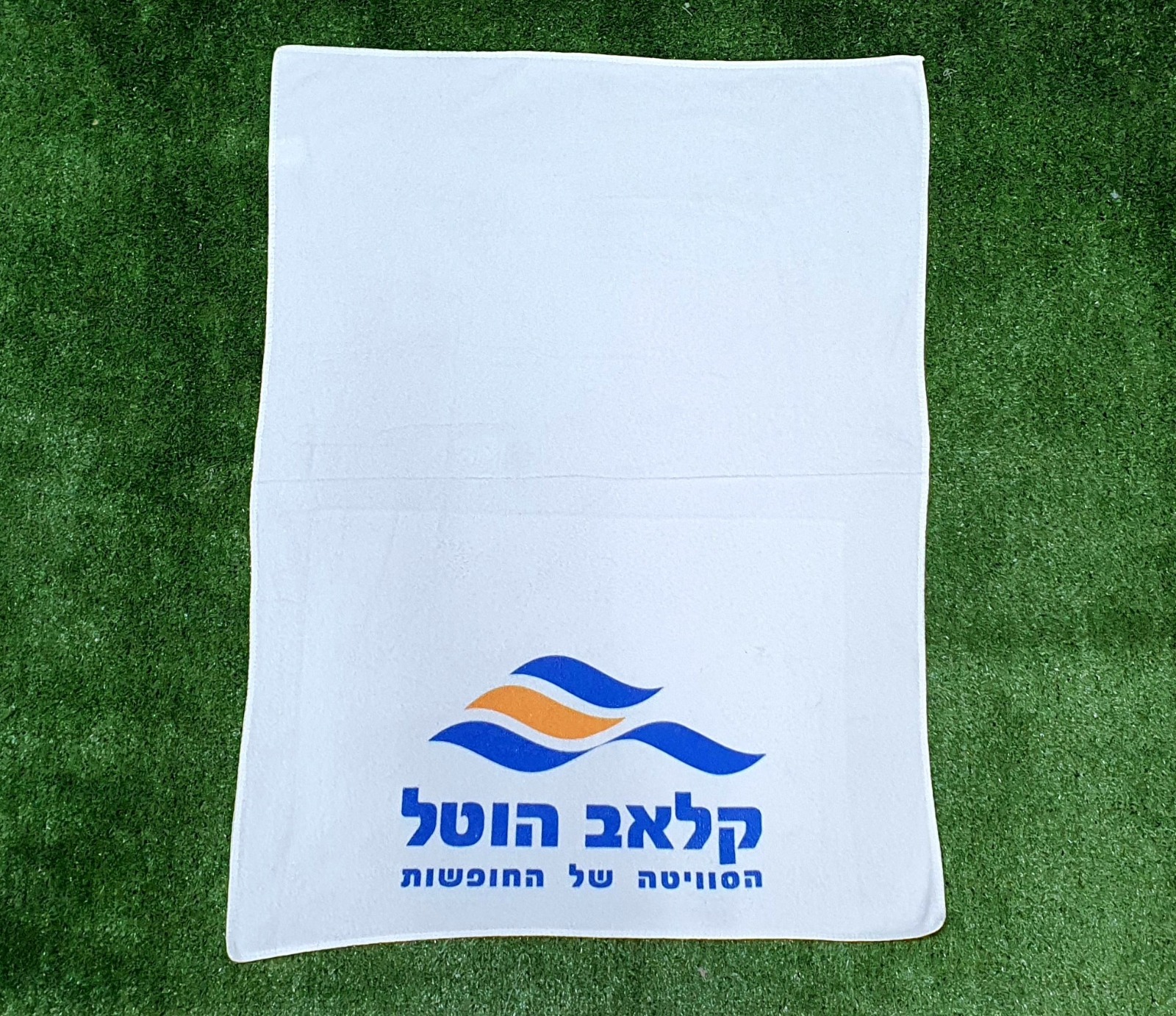 מגבת אימון בגודל 70X50 ס”מ.
מרקם רך ומלטף.
מתאימה למיתוג בסובלימציה.