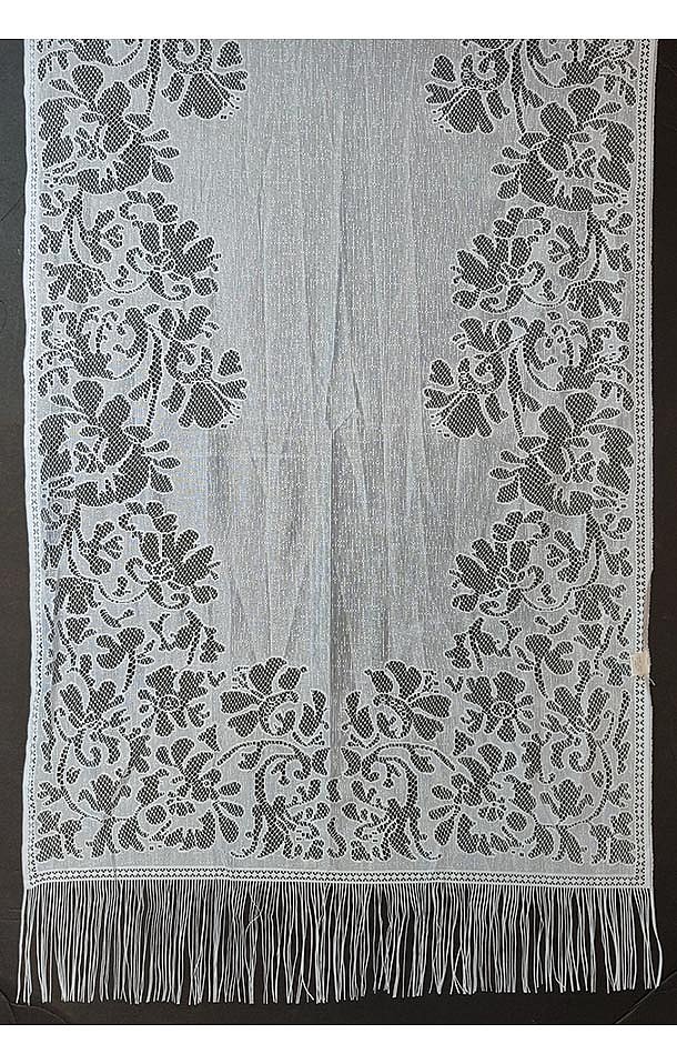 מטפחת ראנר. 
מטפחת ארוכה בצורת מלבן עם עיטורים מיוחדים.
תוספת פרנזים בכל צד של המטפחת.