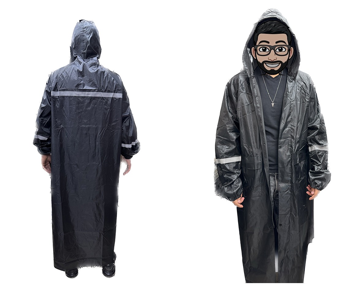 מעיל פרימיום ארוך עבה במיוחד, בייצור בלעדי. 
מעיל גשם איכותי עם רוכסן.
אורך כ- 145 ס”מ מהצוואר.
כולל פסים מחזירי אור לנראות מקסימלית בשעות החשיכה.
חוט להקטנת גודל הכובע על הראש ושני כיסים בצידי המעיל.
גומי בקצה השרוול להתאמה לכל גודל יד.
עשוי pvc עבה.
נשמר לאורך זמן.
