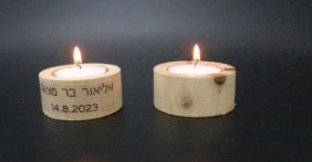 פמוט עץ נמוך, עשוי עץ איכותי.
מתאים לנרות שבת בגודל סטנדרט.
היקף הפמוט 19 ס”מ.
קוטר 6 ס