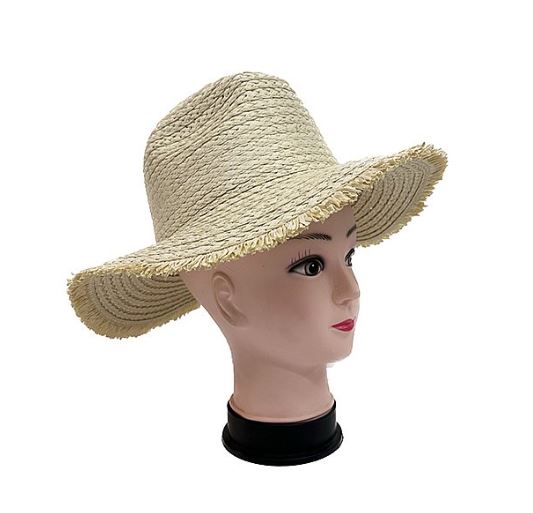 כובע פאלמה דמוי קש בתוספת פרנזים מעוצבים מסביב לכובע.
איכותי במיוחד ונשמר לאורך זמן.
נוח ונעים ללבישה על הראש.
להגנה מירבית מפני השמש.