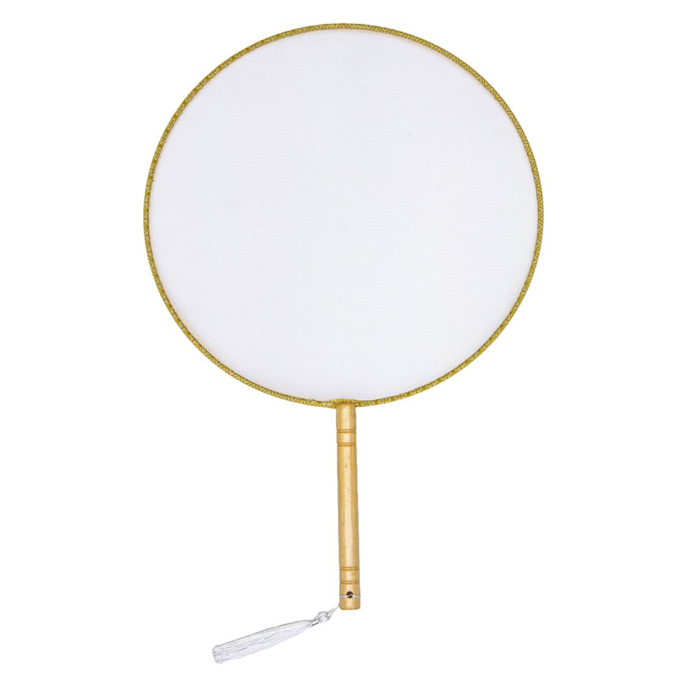 מניפה מחבט בד עם ידית עץ עגולה.
תוספת פרנזים בצבע לבן.
קוטר כ- 24 ס