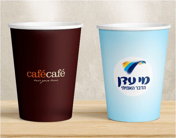 כוסות שתיה ממותגות . 