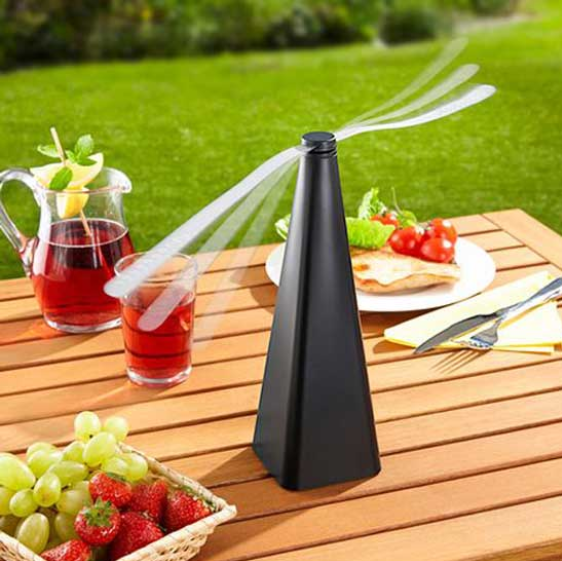 מבריח זבובים חשמלי - מבריח זבובים ומעופפים מהמזון.
מוגבה ומאפשר להניח מתחת צלחות הגשה.
משאיר את הצלחת נקיה מזבובים וחרקים.
אינו מסוכן ולא יכול לפגוע.
עושה שימוש בתנועה והחזרת אור.