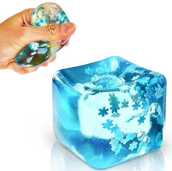 קוביית קרח מעיכה פתיתי שלג. 
גמישה ונוחה למגע.
חוזרת לצורתה המקורית.
מעולה למשחק ידיים, הפעלה מוטורית ועוד.