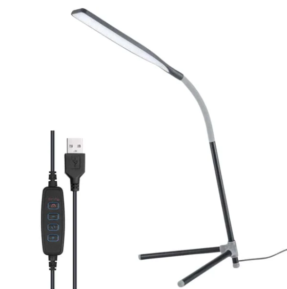 מנורת לד שולחנית עם שלט. 
מנורת שולחן עם תאורת לד.
צוואר גמיש לכיוון אופטימאלי.
שלט מובנה לשליטה בעוצמה וצבע התאורה.
3 מצבי תאורה: אור לבן/אור צהוב/אור משולב.
8 עוצמות תאורה לכל מצב.
מופעל באמצעות חיבור USB.
כבל ארוך במיוחד: 1.2 מטר.