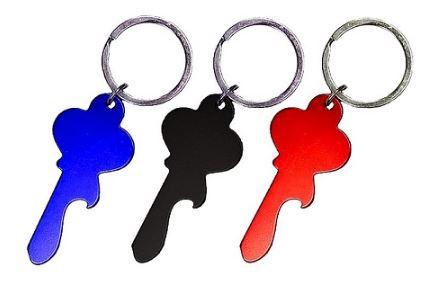 מחזיק מפתחות פותחן בקבוקי בירה בצורת מפתח ממתכת.
 