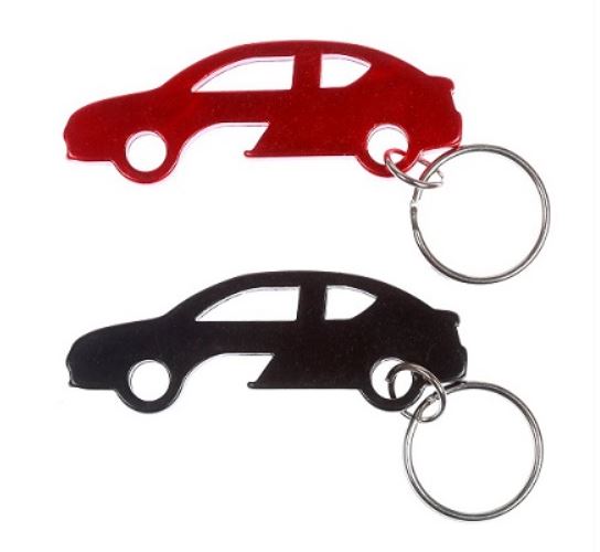 מחזיק מפתחות פותחן בקבוקים בצורת מכונית. 
מידה: 7 ס