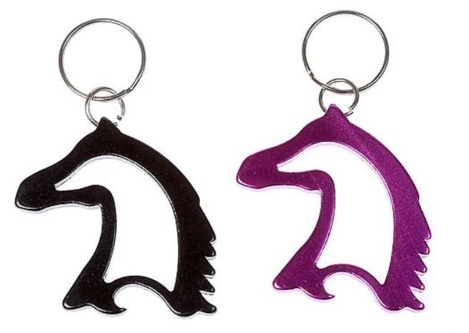 מחזיק מפתחות פותחן בקבוקים - פרש. 
מידה 5x5.5 ס