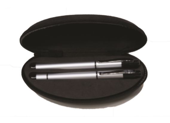 סט עטים בנרתיק. 
עט כדורי.
עט רולר. 