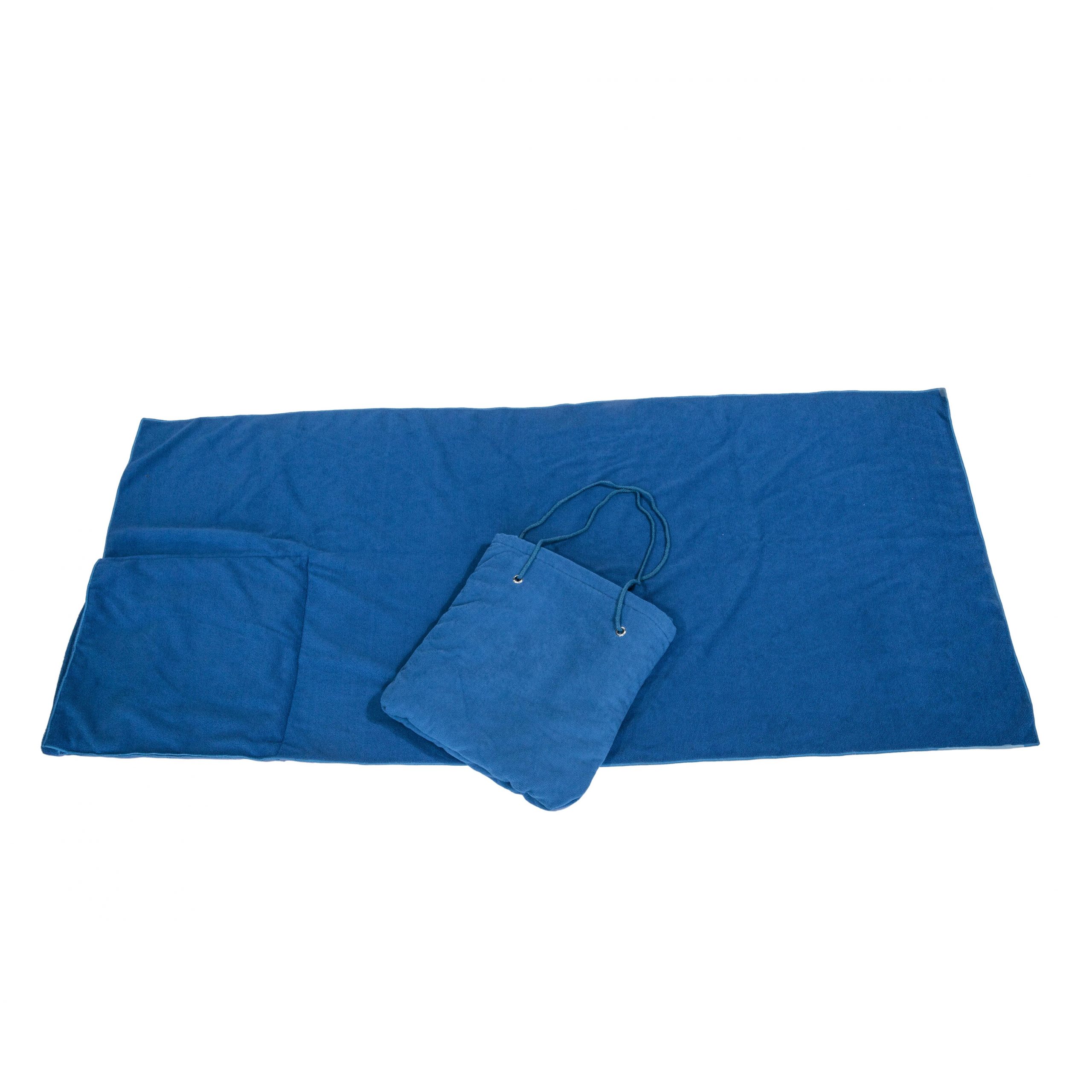 מגבת דרייפיט שמתקפלת לתוך תיק עם תא קדמי לאחסון.
מידות: 150x70 ס”מ.