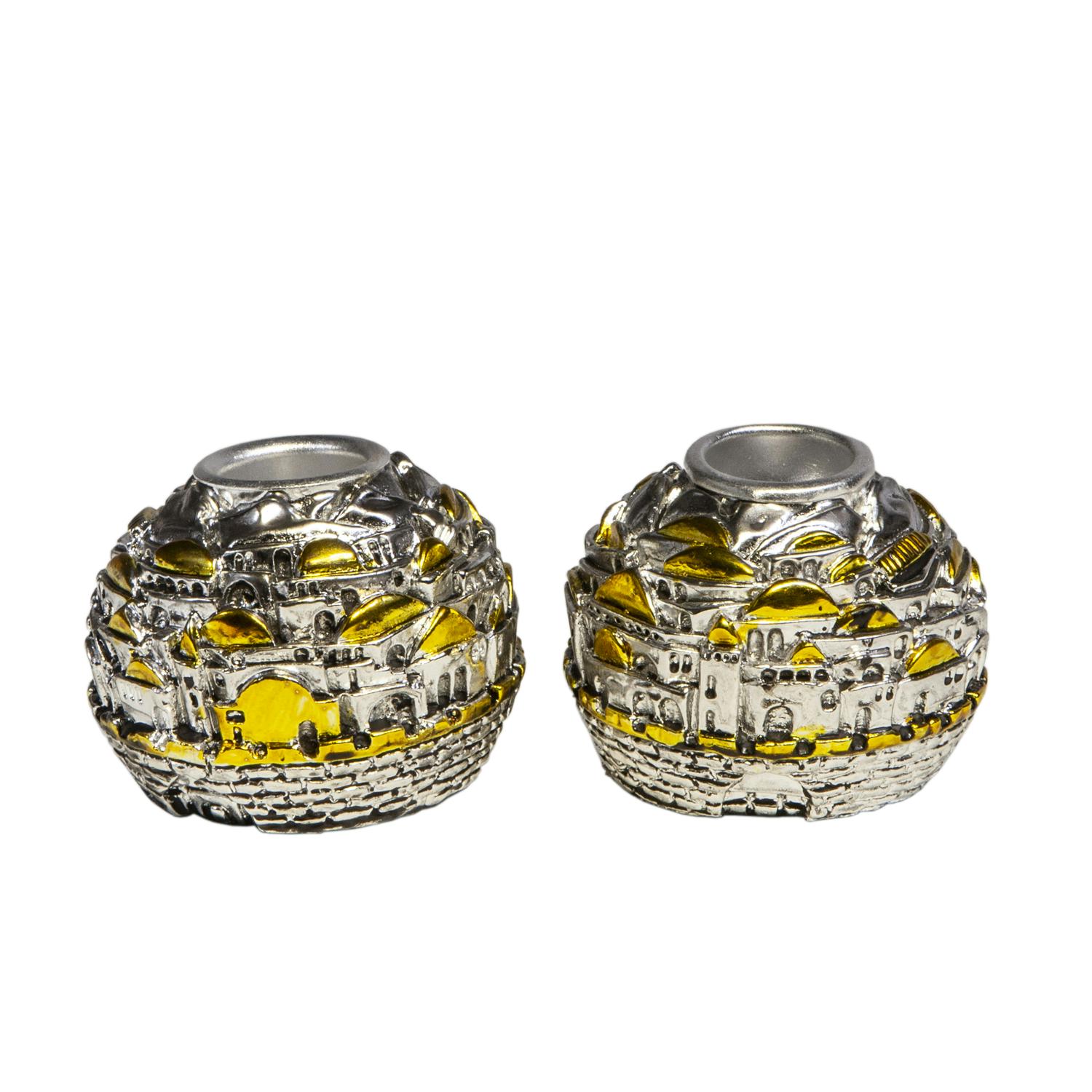 זוג פמוטים בצורת ירושלים העתיקה.
קוטר: 6 ס”מ.