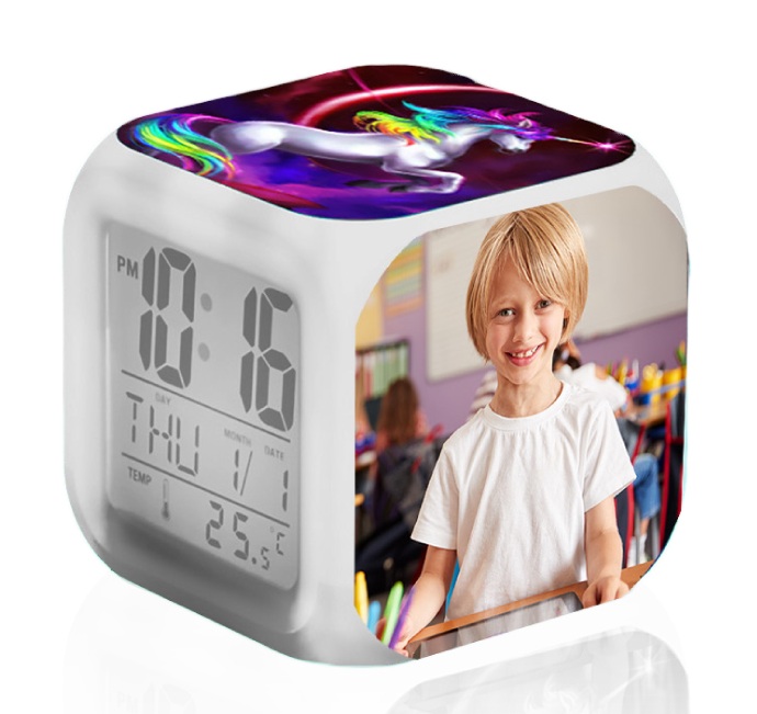  שעון מעורר עם תאורה מתחלפת כולל 3 לוחיות מתכת להדפסת סובלימציה של תמונות. פועל ע