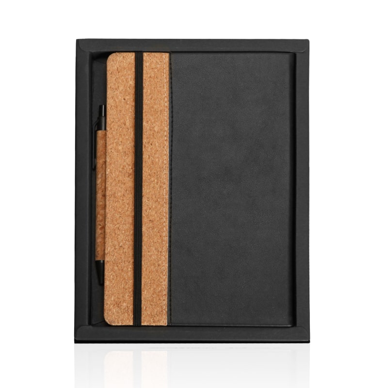 סטנפורד - מארז מהודר הכולל מחברת מעוצבת A5. 
עשויה דמוי עור בשילוב שעם עם עט תואם.
112 דף. 
