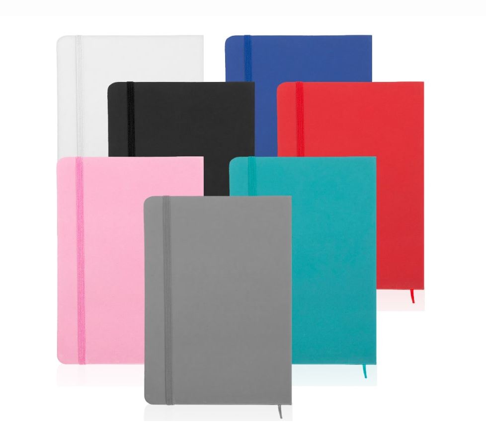 דאטה - מחברת A5 מעוצבת עם סימניה וסגירת גומי. 
80 דפים. 