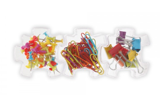 יופיטר - מעמד שולחני בצורת פאזל 3 חלקים, הכולל מגוון אטבים, סיכות וקליפסים. 
7x21 ס