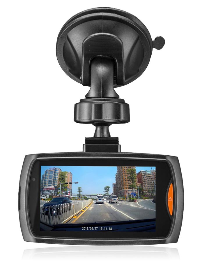 מצלמת רכב המקליטה ומתעדת בזמן אמת את הנסיעה שלנו. מגיעה עם כבלים. 
מסך מלבני 2.7 אינץ