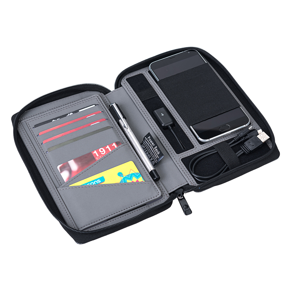 סיסטם - סוללת גיבוי מעוצבת 4000 MAH במארז דמוי עור.
נרתיק נסיעה יוקרתי עם מגוון כיסי איחסון לכרטיסי טיסה, דרכון ומסמכים נוספים עם סוללת גיבוי מובנית ותא למכשיר הסלולרי, בעל נורות חיווי על גבי הנרתיק עצמו לתצוגה נוחה וקלה של מצב הסוללה. 
מתאים למגוון טלפונים ניידים.
צג דיגיטלי.