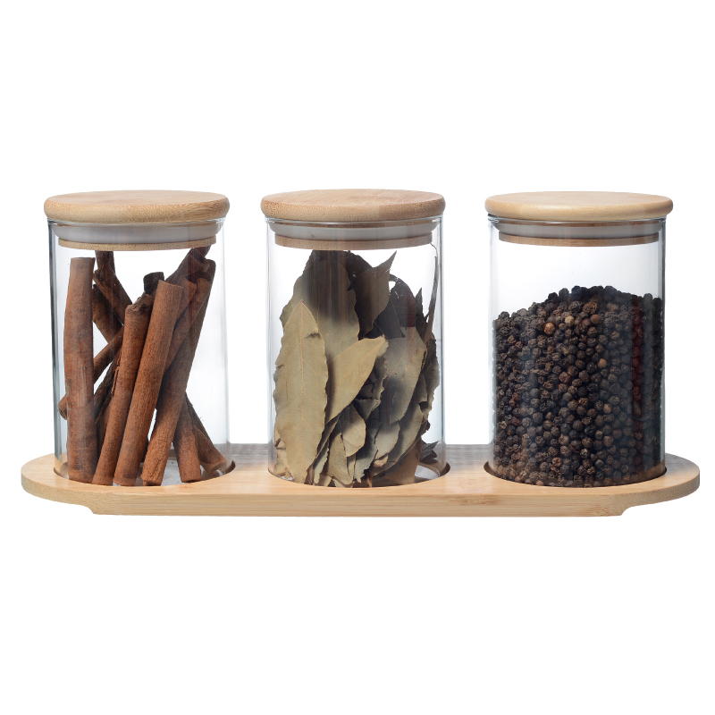 סוויט - סט 3 צנצנות זכוכית עם מכסה במבו ומגש במבו. הצנצנות עשויות זכוכית שקופה ואיכותית. 
מידת הצנצנת: גובה 13 ס