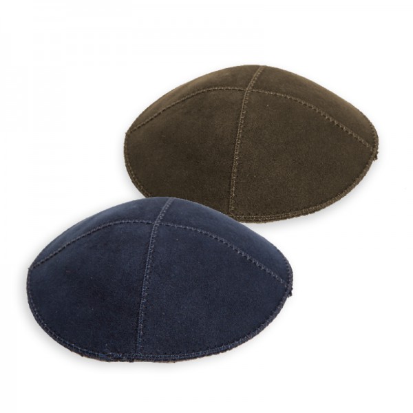 כותל - כיפה עשויה עור הפוך, זמש. 
מידה 17 ס”מ. 