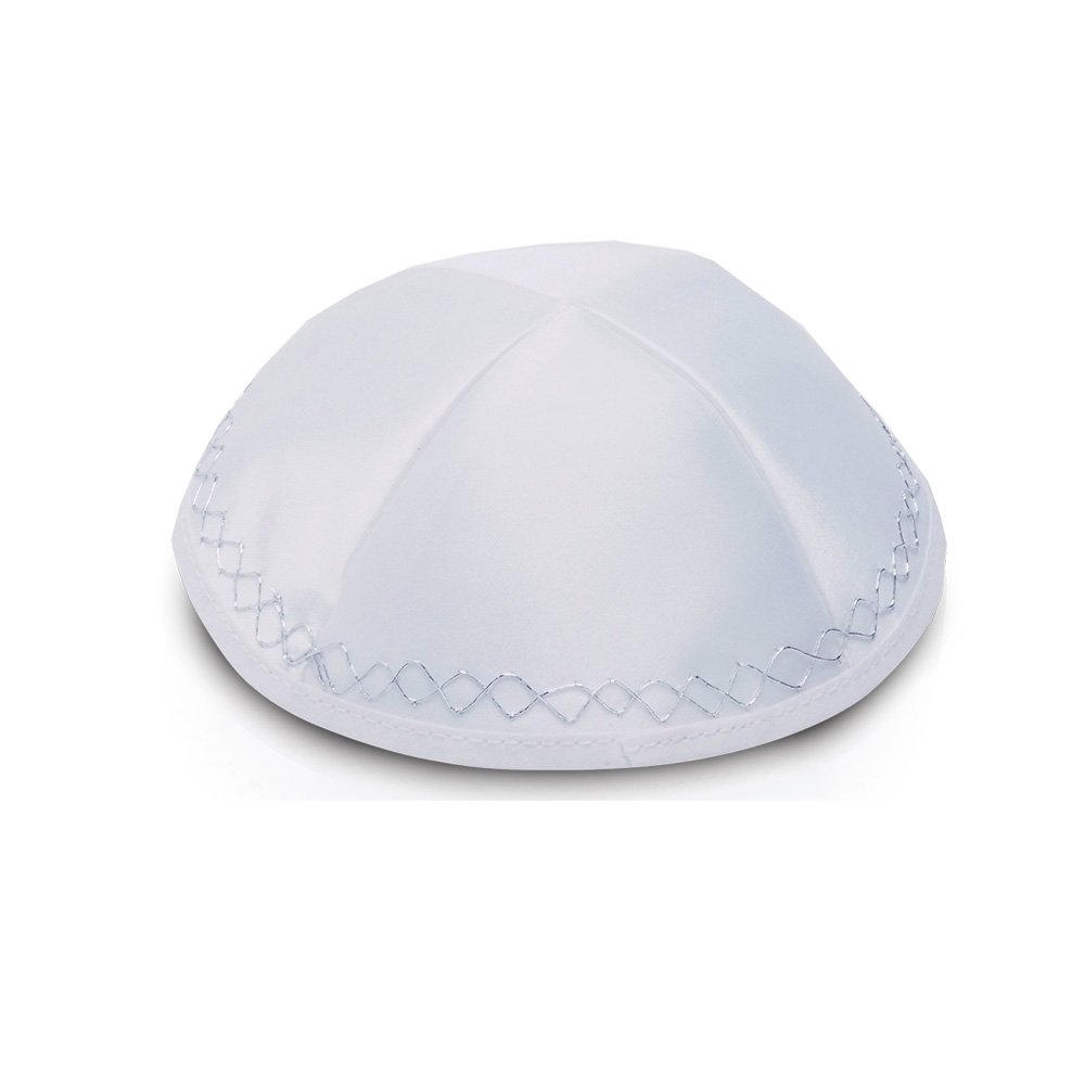 עוז פלוס - כיפה עשויה סאטן עם ביטנה ועיטור כסוף. 
מידה 20 ס