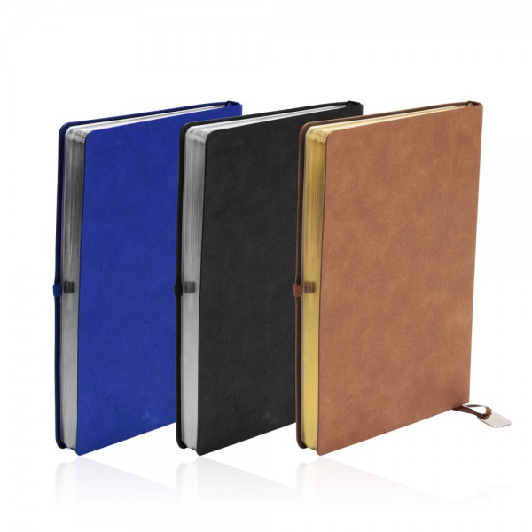 זמש - מחברת מהודרת דמוי עור גודל A5.
108 דף. 
כריכה גמישה עשויה זמש. 
עם סימניה ממתכת ומקום לעט.
שולי הדפים בצבע מטאלי כסוף/זהב בהתאם לכריכה.