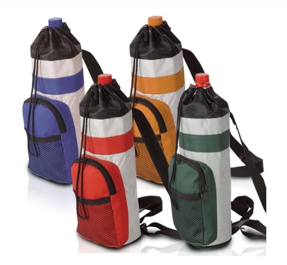 נביעות- מידנית לבקבוק 1.5 ליטר.
עם כיס חיצוני וזוג כתפיות.
עם סגירת רוכסן שנסגרת לכתפיה אחת.