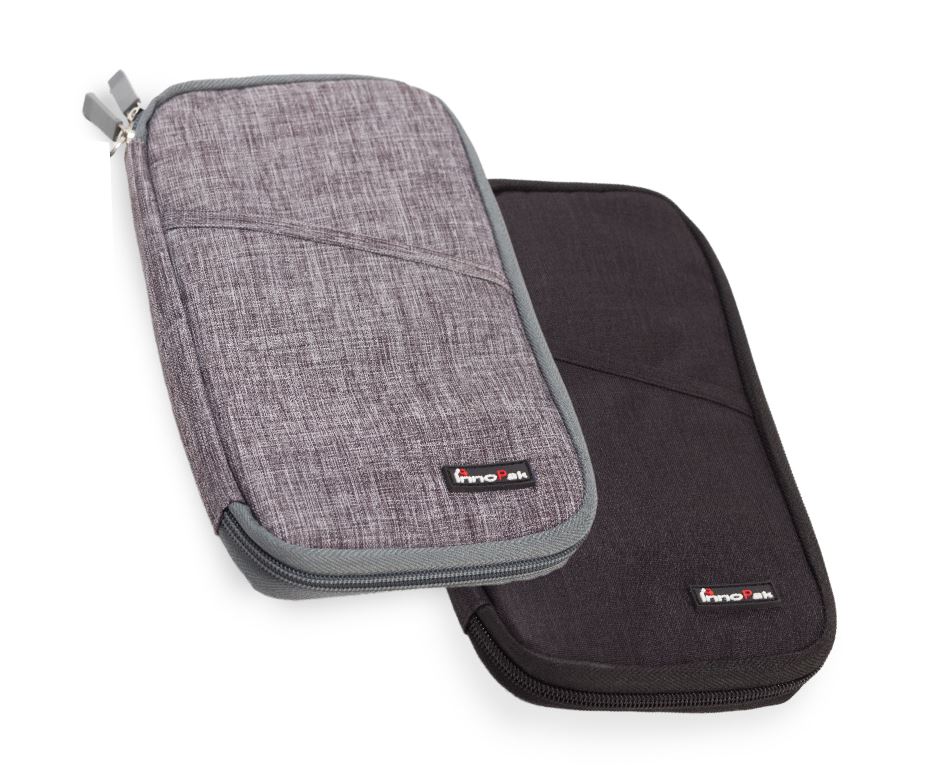 פלייט - נרתיק מסמכים מעוצב עם סגירת רוכסן, ידית נשיאה ושלל תאים פנימיים. 
מידה: 15x25 ס