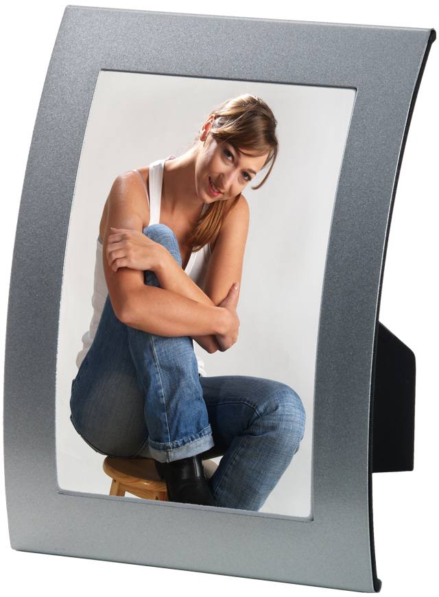 לידס - מסגרת לתמונה ממתכת וזכוכית.
לגודל 10x15 ס