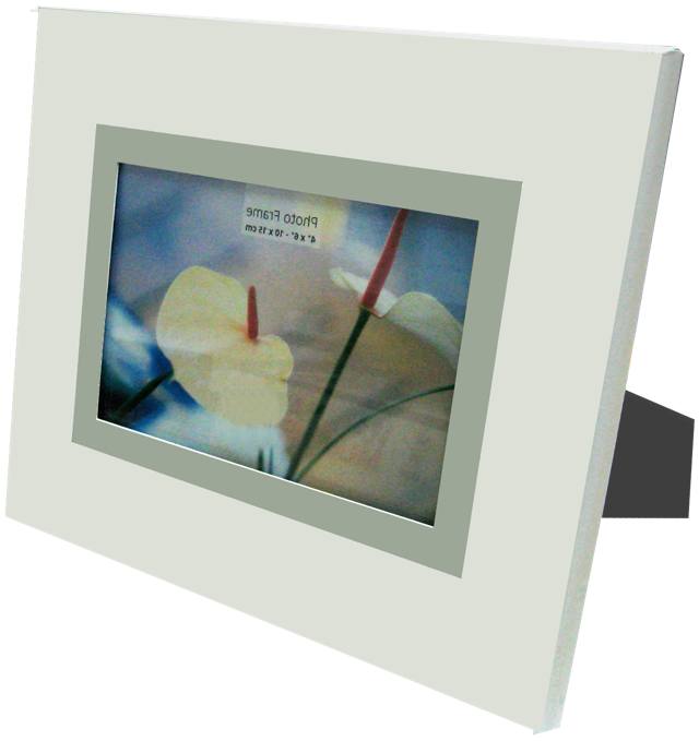 דובר - מסגרת לתמונה ממתכת וזכוכית.
מתאימה לתמונה בגודל 10X15 ס