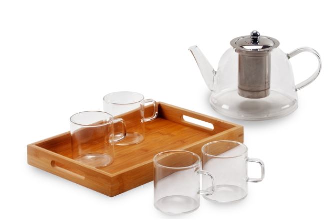 רויאל - סט הגשה לתה. 
מכיל: קנקן זכוכית חסין אש 1.5 ליטר.
פילטר נירוסטה לחליטה.
4 כוסות זכוכית 350 מ”ל.
מגש עץ מבמבוק 22x35x3.5 ס