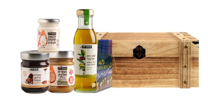 תיבת הקסמים לחנוכה.
תיבת  עץ מהודרת  במידות 18x28x15 ס