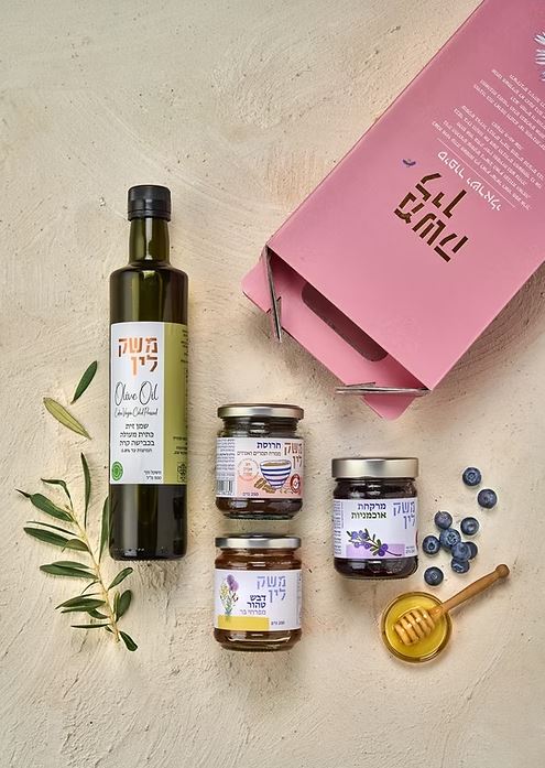 מארז כליל החורש -  
מזוודת שי מאויירת עם ידית נשיאה 42x16x8 ס