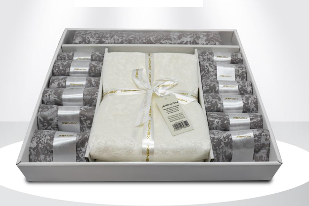 סט מהודר לשולחן חג הכולל: 
מפה 300x155 ס