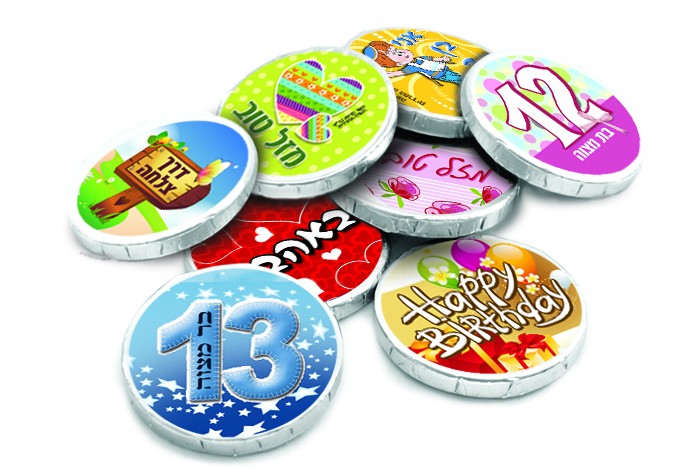 מטבעות שוקולד עם הטבעה אישית. 
המטבעות עשויות משוקולד משובח ועטופות ברדיד זהב (חלבי) או ברדיד כסף (פרווה).
קוטר המטבע: 4 ס