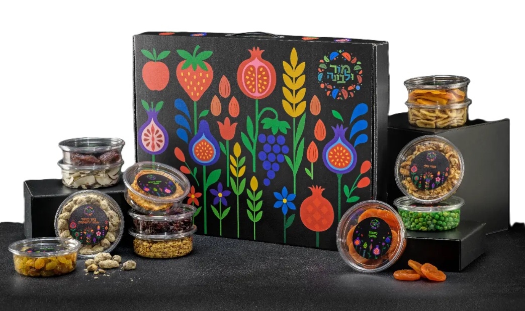 מארז ברוש - כולל 12 סוגים של פירות יבשים ופיצוחים מובחרים: תמר מג