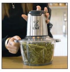 קוצץ מזון חשמלי. מנוע חשמלי חזק 350 וואט.
2 מהירויות, 4 להבי פלדת 304 אל חלד.
קערת זכוכית 2 ליטר.
גומי נגד החלקה.
