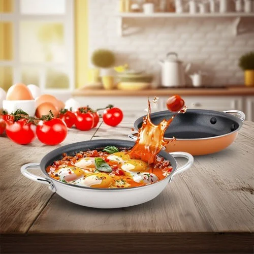 זוג מחבתות שקשוקה לשימוש מופחת בשמן.
בטוחים לשימוש.
חלוקת חום שווה ויעילה.
ידיות מבודדות חום.
מתאים לכל סוגי הכיריים.
חזקים במיוחד ועמידים.
מתאים לשימוש בתנור.